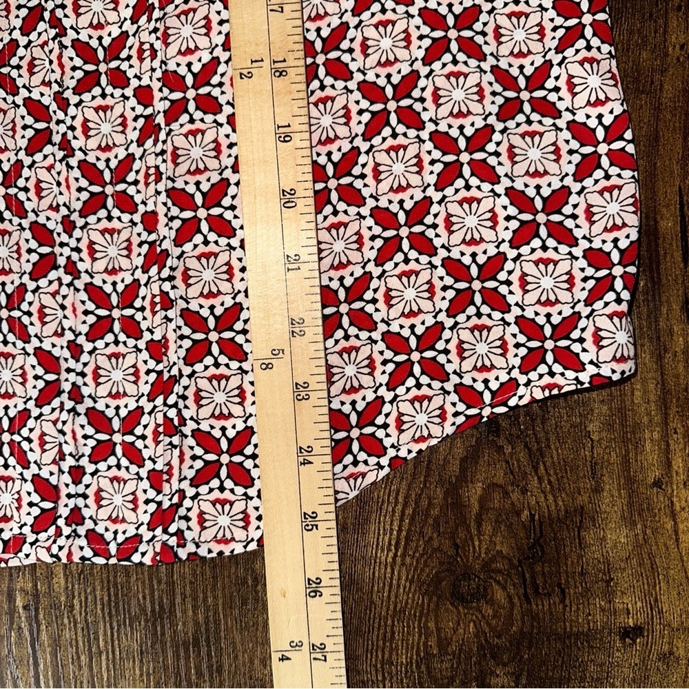 Liz Claiborne Top Womens Large Pink Geometric Pattern V-Neck Pleated Blouse NWT - Picture 7 of 7